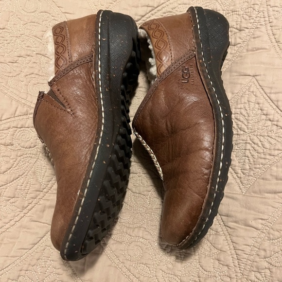 UGG woman’s size 6 shoes - Picture 4 of 6